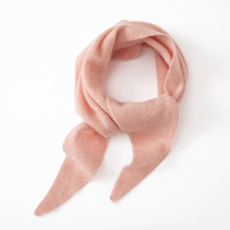 A Cashmere Triangle Scarf That Exudes Elegance And Style, Perfect for Winter Warmth. Suitable for The Office, Parties, And Everyday Outings, It Serves As a Fashionable Accessory with Breathable Fabric