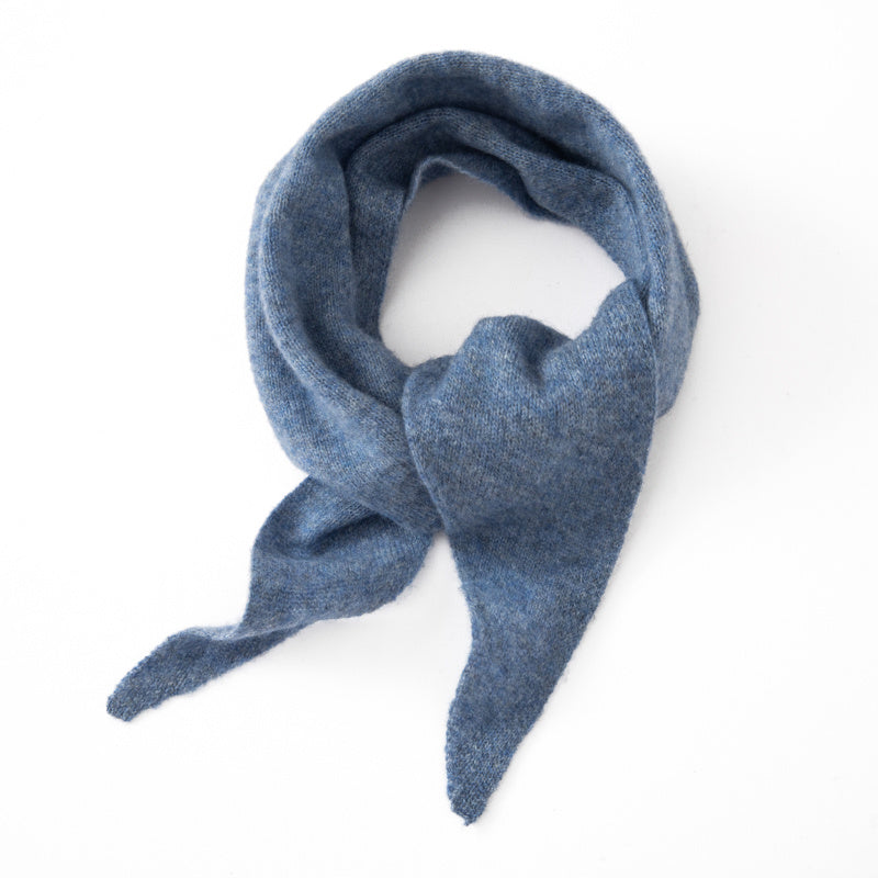 A Cashmere Triangle Scarf That Exudes Elegance And Style, Perfect for Winter Warmth. Suitable for The Office, Parties, And Everyday Outings, It Serves As a Fashionable Accessory with Breathable Fabric