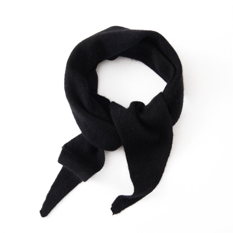 A Cashmere Triangle Scarf That Exudes Elegance And Style, Perfect for Winter Warmth. Suitable for The Office, Parties, And Everyday Outings, It Serves As a Fashionable Accessory with Breathable Fabric
