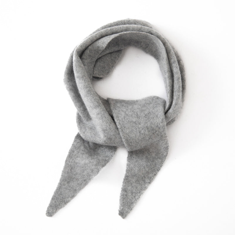 A Cashmere Triangle Scarf That Exudes Elegance And Style, Perfect for Winter Warmth. Suitable for The Office, Parties, And Everyday Outings, It Serves As a Fashionable Accessory with Breathable Fabric