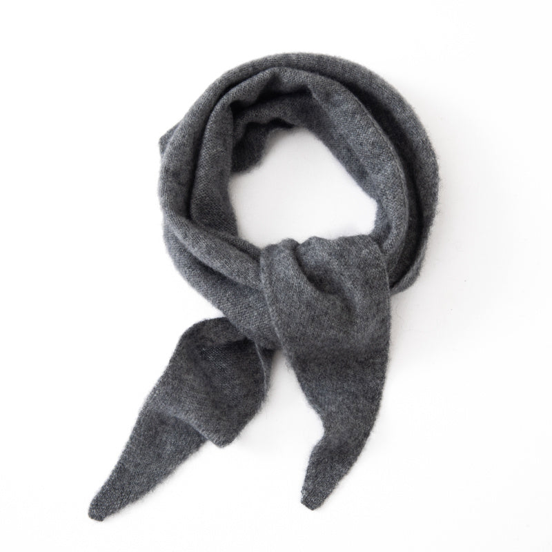 A Cashmere Triangle Scarf That Exudes Elegance And Style, Perfect for Winter Warmth. Suitable for The Office, Parties, And Everyday Outings, It Serves As a Fashionable Accessory with Breathable Fabric