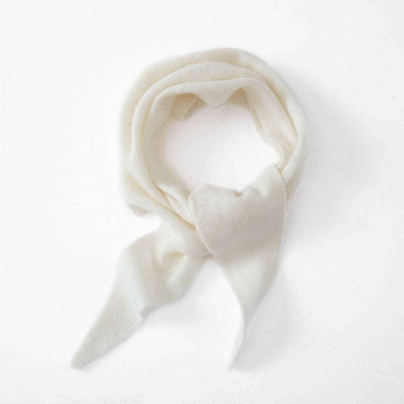 A Cashmere Triangle Scarf That Exudes Elegance And Style, Perfect for Winter Warmth. Suitable for The Office, Parties, And Everyday Outings, It Serves As a Fashionable Accessory with Breathable Fabric