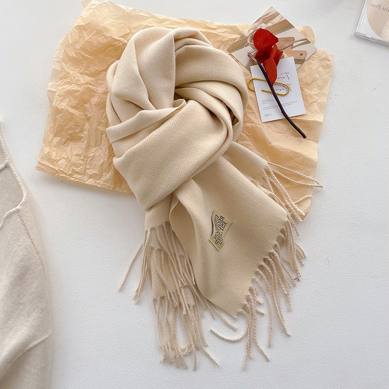 Luxurious And Comfortable Cashmere Scarf Designed for Women, Featuring a High-End Korean Style Perfect for Winter. This Versatile Camel-Colored Accessory Is Double-Sided And Makes a Great Gift for Mothers, Providing Warmth Around The Neck