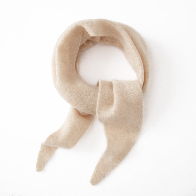 A Cashmere Triangle Scarf That Exudes Elegance And Style, Perfect for Winter Warmth. Suitable for The Office, Parties, And Everyday Outings, It Serves As a Fashionable Accessory with Breathable Fabric