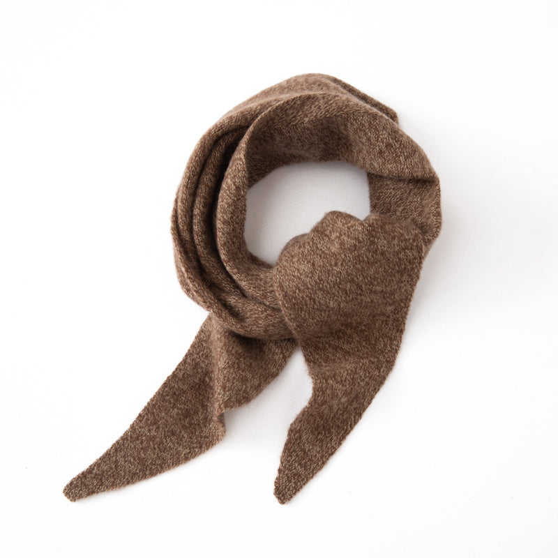 A Cashmere Triangle Scarf That Exudes Elegance And Style, Perfect for Winter Warmth. Suitable for The Office, Parties, And Everyday Outings, It Serves As a Fashionable Accessory with Breathable Fabric