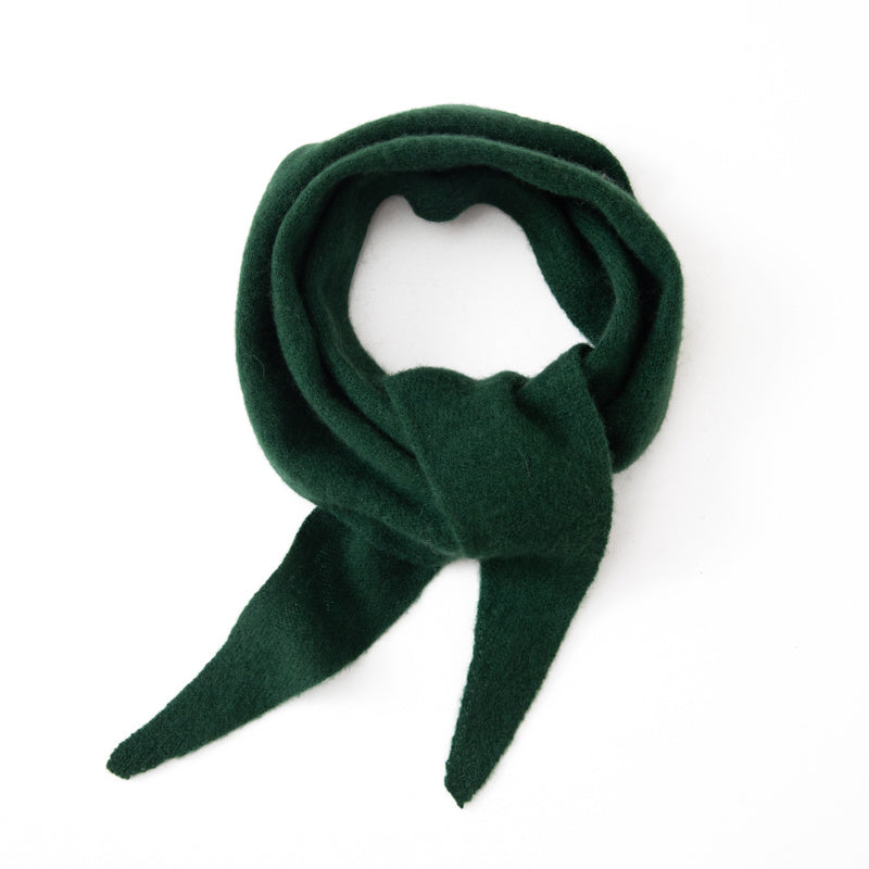 A Cashmere Triangle Scarf That Exudes Elegance And Style, Perfect for Winter Warmth. Suitable for The Office, Parties, And Everyday Outings, It Serves As a Fashionable Accessory with Breathable Fabric