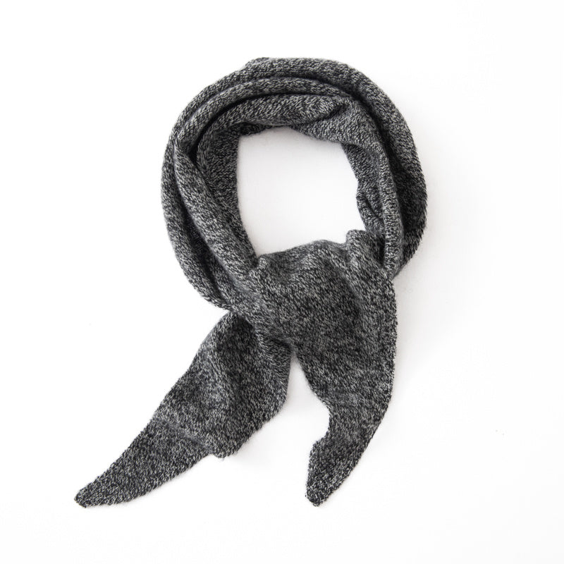 A Cashmere Triangle Scarf That Exudes Elegance And Style, Perfect for Winter Warmth. Suitable for The Office, Parties, And Everyday Outings, It Serves As a Fashionable Accessory with Breathable Fabric